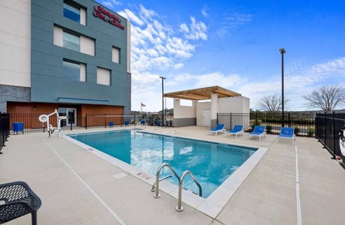 Bessemer Hotel | Chic hotel in fabulous Bessemer with fitness room, WiFi, AC, Pool