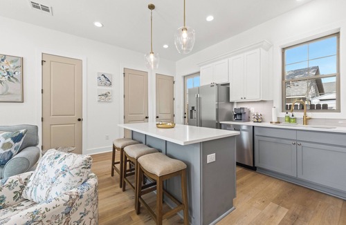 Lafayette House | - Chic New Home - Walk to River Ranch - King Bed - 2 Master Suites- A+ Location.