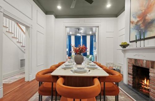 Historic Downtown Savannah Villa | Chic Pink Villa by NestNGo Escapes with 2 car private parking