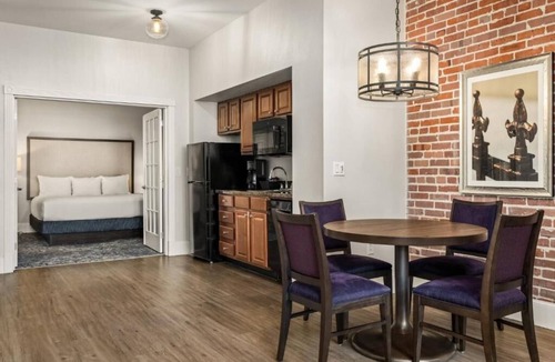 Central Business District Resort | Chic resort with WiFi, AC, fitness room in vibrant New Orleans