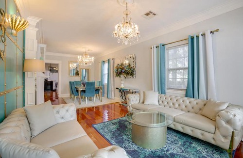 Central Carrollton Association House | Chic Uptown NOLA Home w/Free Parking