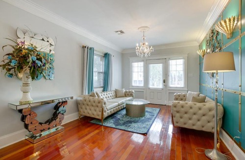 Central Carrollton Association House | Chic Uptown NOLA Home w/Free Parking