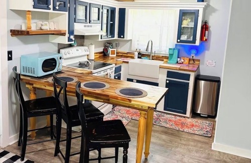 Laurel Cottage | Cici's Guest House Top rated stay in Laurel