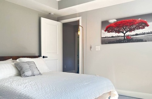 Sylvan Hills Apartment | City Home with Forest Views, 7 mins from airport