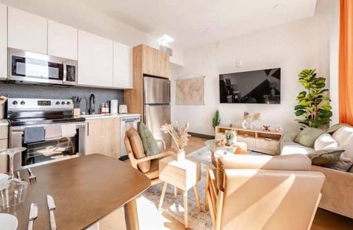 Central City Apartment | City Views. Downtown Bham. Rooftop. Gym. Parking