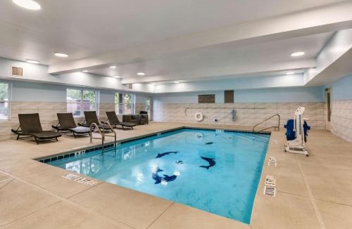 Columbus Hotel | Clarion Pointe Columbus-Bradley Park