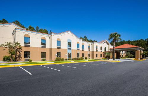 Flemington Hotel | Clarion Pointe Hinesville near Fort Stewart