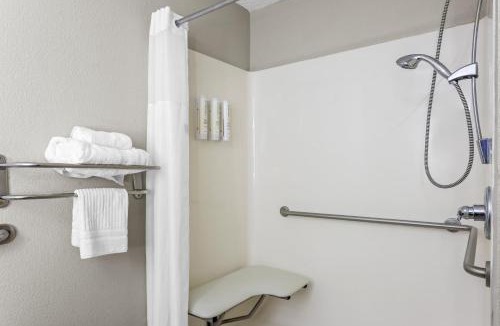 Jesup Hotel | Clarion Pointe Jesup
