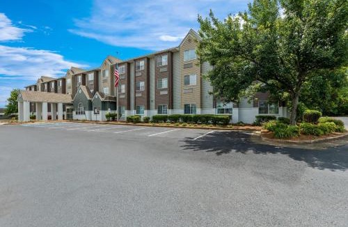 Starkville Hotel | Clarion Pointe Starkville near University