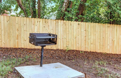 Columbus House | Classic Comfort Home- Near Ft Benning Large Deck Sleeps 10