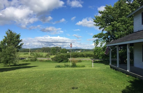 Williamsburg House | Classic Farmhouse with modern amenities near Elk Rapids and Traverse City