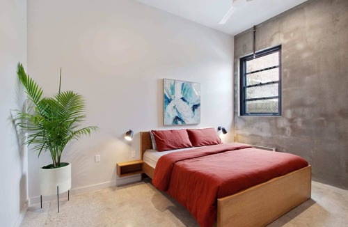 South 7th Ward Bed & Breakfast | Claudia | Sense of Calm and Relaxation, Walking Distance to the Excitement - PO