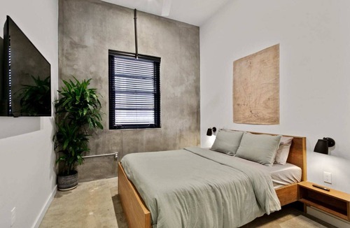 South 7th Ward Bed & Breakfast | Claudia - Unit 2 | Sense of Calm and Relaxation, Walking Distance to the Excitem