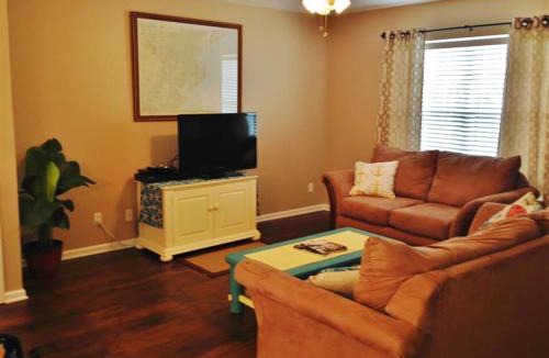 Whitemarsh Island House | Clean and Cozy Savannah House Near Tybee Beaches!