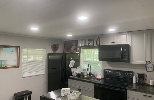 Palatka House | Clean & Cozy 2-bedroom with sleeper sofa, parking available for boats or RVs.