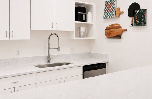 Poncey-Highland Apartment | Clean & Cozy Design Oriented 1-bedroom Loft in Old Fourth Ward Atlanta Beltline