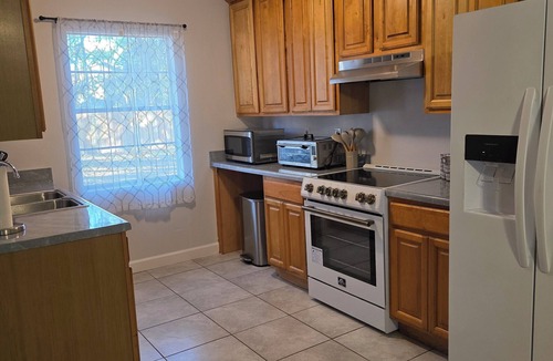 Kreole House | Clean, Spacious, 3BR 1.5BA, Near Shipyards, Chevron, Beach, Casinos, Fenced yard
