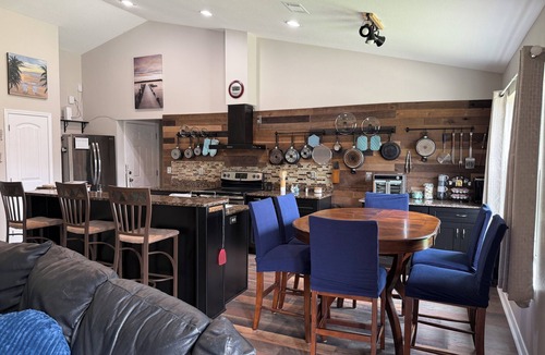 Lillian House | Clever's Corner 4-bedroom house in Lillian close to beaches and attractions