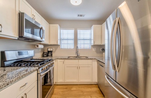 West End House | Close to Downtown, Modern 3 BR w/Driveway