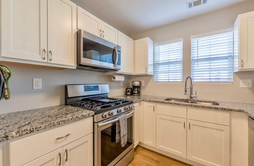 West End House | Close to Downtown, Modern 3 BR w/Driveway