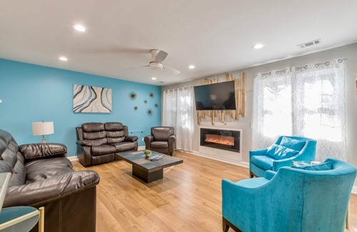West End House | Close to Downtown, Modern 3 BR w/Driveway