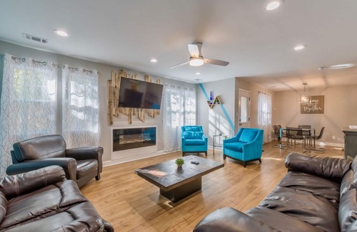 West End House | Close to Downtown, Modern 3 BR w/Driveway