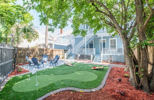 Springfield House | Close to Everbank Stadium- Historic Duplex - Mini-Golf - Large Groups