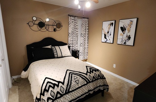 Red Chute Bed & Breakfast | Close to Louisiana Down's Casino. A charming 3-bedroom house, great amenities!