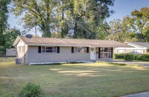 Monroe House | Close to ULM & Meta, Pet Friendly, Fiber Internet, Carport!
