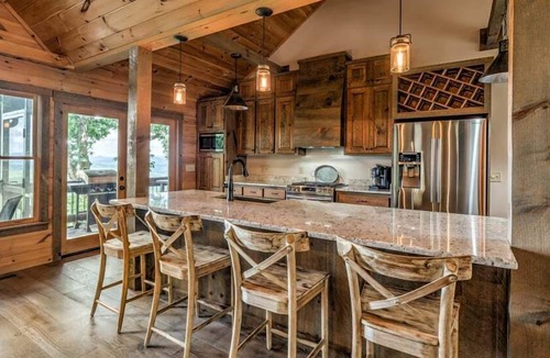 Blue Ridge Cabin | Cloud Nine- Amazing View | Screened Porch | Outdoor Fireplace | Featured in the Atlanta Journal