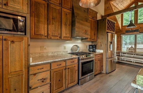 Blue Ridge Cabin | Cloud Nine- Amazing View | Screened Porch | Outdoor Fireplace | Featured in the Atlanta Journal