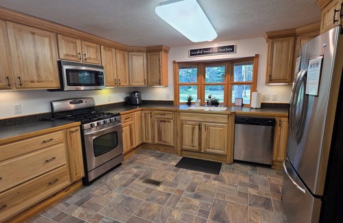 Luther House | Club 39 Lodge Private 5 Acres + Hot Tub
