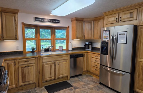 Luther House | Club 39 Lodge Private 5 Acres + Hot Tub