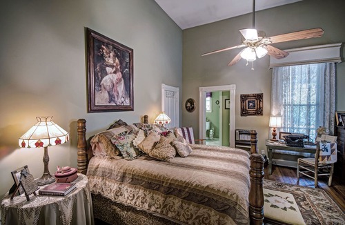 Harperville Bed & Breakfast | Clyde and Marie's Bed & Breakfast