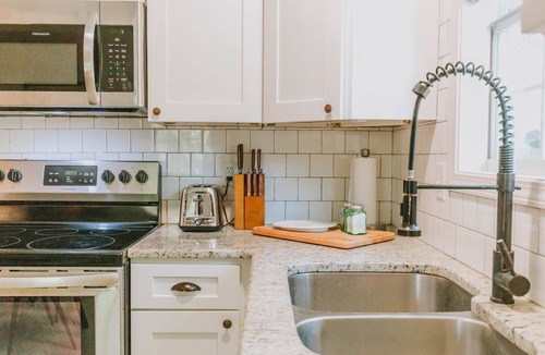 Ocean Springs House | Coastal Charm - close to the beach & downtown Ocean Springs! With golf cart!