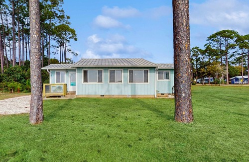 Eastpoint House | Coastal escape with bay views, fishing, Washer & dryer, and Wifi