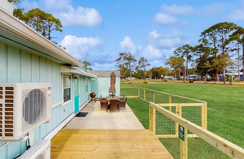 Eastpoint House | Coastal escape with bay views, fishing, Washer & dryer, and Wifi