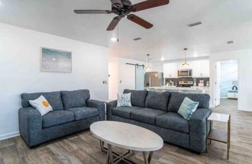 Foley House | ~Coastal Gameday~ Sports, Beach, OWA & Shopping!