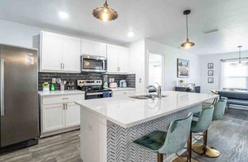 Foley House | ~Coastal Gameday~ Sports, Beach, OWA & Shopping!
