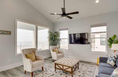 Mississippi City House | Coastal Mississippi Retreat - Deck & Beach Views!