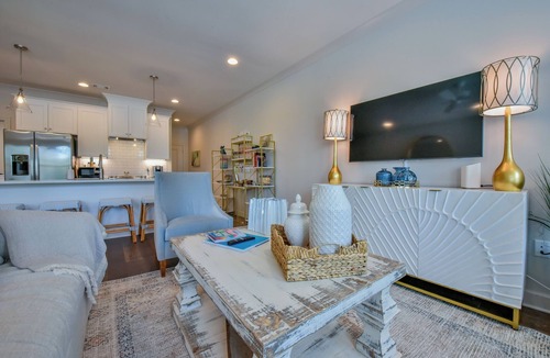 Tuscaloosa House | Coastal Tide - Luxury Townhome - Book for Football Season!