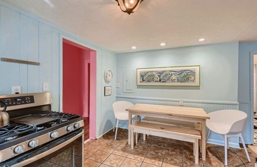 Cabbagetown House | Colour Crush: Walk to Bars, Restaurants, Beltline