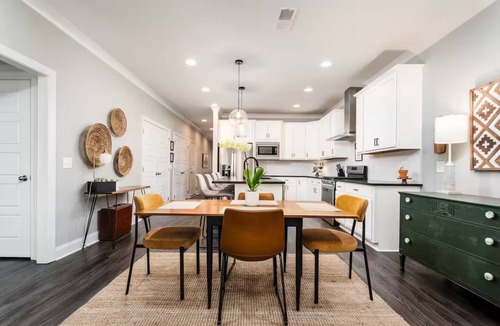 Auburn House | Comfort & Convenient in Auburn
