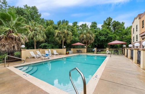 Daphne Hotel | Comfort Suites Daphne - Mobile East Bay
