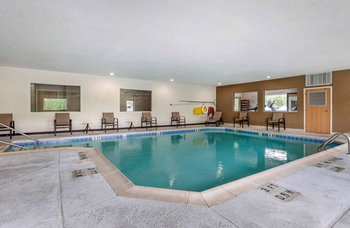 Elkhart Hotel | Comfort Suites North