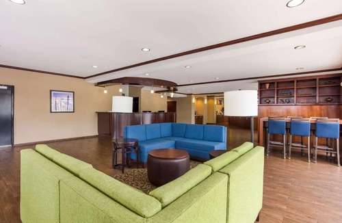 Saraland Hotel | Comfort Suites Saraland - North Mobile