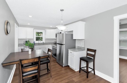 Normal House | Comfortable 2/1 with A Dedicated Workspace