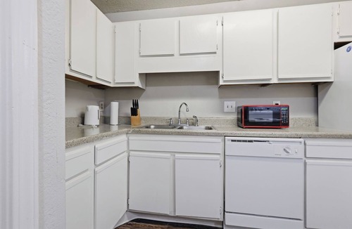 Tougaloo Apartment | Comfortable 2BR/2BA with Modern Touches