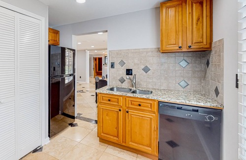 East Point Apartment | Comfortable apartment with an in-home theater, jetted tub, & AC - dogs ok