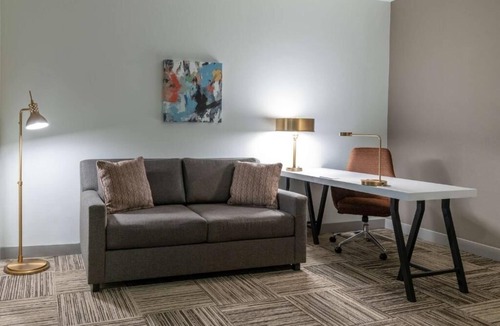 North Little Rock Hotel | Comfortable Retreat | Quick drive to Big Dam Bridge & Central High Historic Site